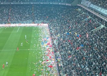 Beşiktaşlı taraftarlardan “hükümet istifa” sloganları