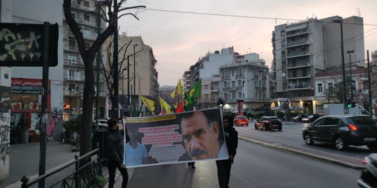 Atina’da TCŞ Tevgera Ciwanên Şoreşger öncülüğünde ‘Önder Apo’ya Özgürlük’ yürüyüşü