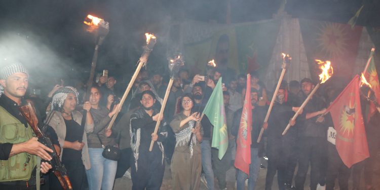 Qamişlo’daki Genç Kadınlar: “Rojbûna te Pîroz Be Ey Serok”