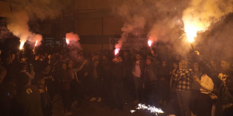 Gençlikten coşkulu seçim şöleni