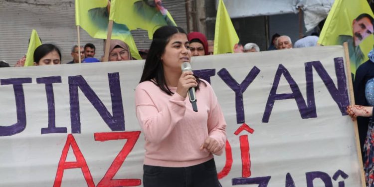 Halep ve Şehba’da genç kadın eylemleri