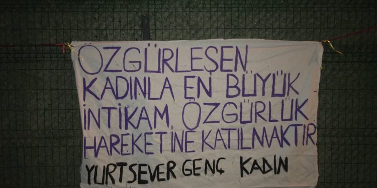 Yurtsever Genç Kadınlardan pankart eylemi