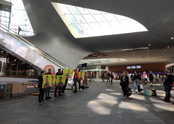 TCŞ üyeleri Önder APO için Arnhem Central’de eylemdeydi