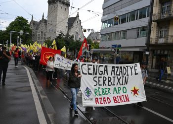 Zürih’te gençlerden tek ses: Cenga Azadiyê Serbixin Rêber APO Azad Bikin
