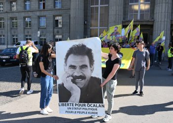 TCŞ ve TekoJIN üyeleri Biel’de Önder APO için yürüyüş düzenledi