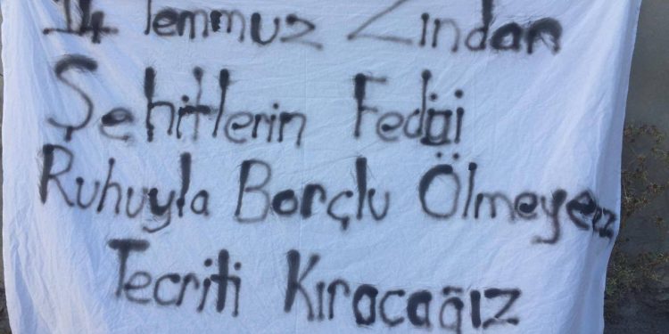 Yurtsever Gençlik: 14 Temmuz Zindan Şehitlerinin Fedai Ruhuyla Borçlu Ölmeyeceğiz Tecriti Kıracağız