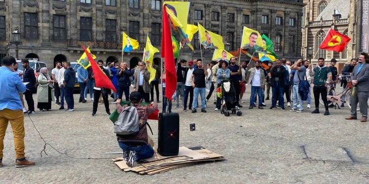 Amsterdam’da gençler Önder APO için alanlara aktı