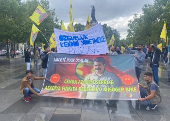 Gençliğin çağrısı Paris’te karşılık buldu