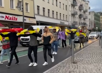 Berlin’de gençler “Cenga Azadiyê Serbixin” şiarıyla yürüdü