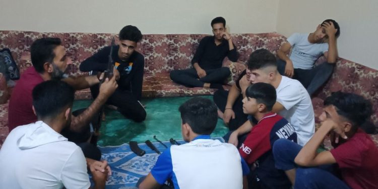 Til Koçer’de, Devrimci Halk Savaşı çerçevesinde silah eğitimi