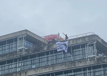 SON DAKİKA: Gençler AİHM binasına Önderlik posteri astı – Yenilendi