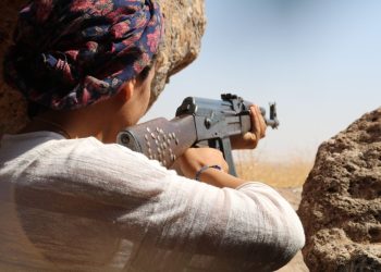 Kobanê’li genç kadınlar savaşa hazır