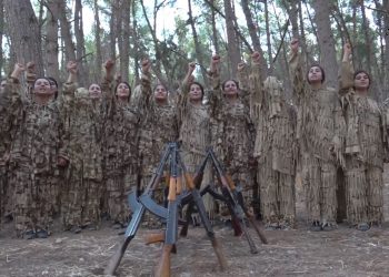 20 Kişilik Genç Kadın Grubu, Özgürlük Saflarına Katılarak 15 Ağustos Diriliş Bayramı’nı Selamladı