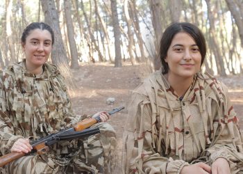 Gerilla Hêzil Harûn ve Viyan Peyman, Kürdistan’ın her parçasındaki gençleri, şehitlerin intikamını almaya ve gerilla saflarına katılmaya çağırıyor