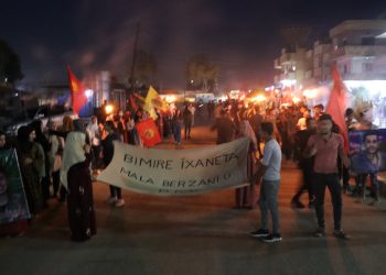 Gençler, “Barzanî ve KDP ihanetine ölüm” sloganıyla yürüdüler