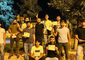 Batman Gençliği kampanya kapsamında sokaklarda bildiri dağıttı