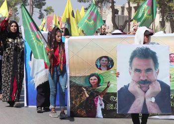 Önder APO üzerindeki tecride karşı Raqka’da genç kadınlar tarafından yürüyüşü düzenlendi