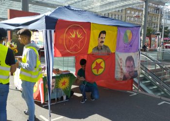 Bern TCŞ üyeleri Önder APO için stant kurdu