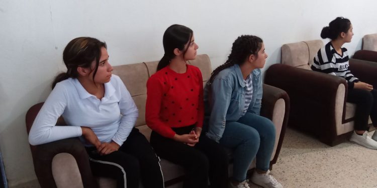 Kobanê’deki Yekitiya Jinên Ciwan tarafından Toplumsal Cinsiyet üzerine bir toplantı düzenledi