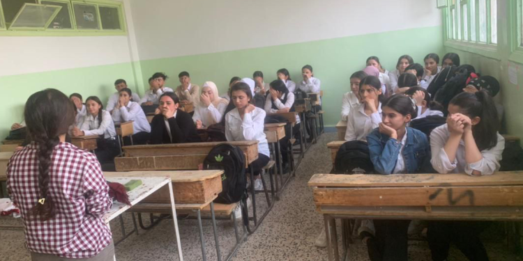 Genç Kadınlar Birliği, özel savaşa karşı lise öğrencilerine seminer veriyor