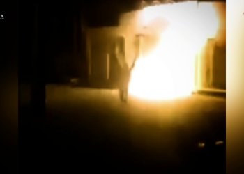 YCWK Biirmleri Adana’da lastik fabrikasını yaktı