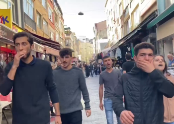 Kadıköy sokaklarından: Bê Serok Jiyan Nabe