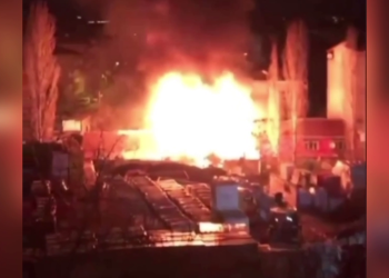 Jinên Tolhildêr İnisiyatifi: AKP’li şahsın nalbur dükkanı ateşe verdik