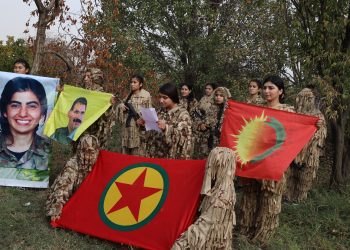 15 genç kadın savaşçı gerilla saflarına katılarak PKK’nin kuruluşunu kutladı