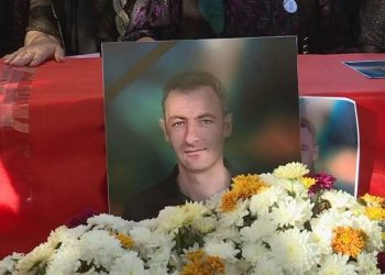 Deniz Bülbün anısına: Öpüyorum Ülkem Olan Alnından