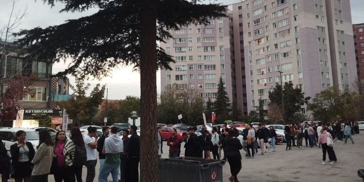 ODTÜ’de yemek zamlandı, öğrenciler Çankaya evinde kuyruğa girdi