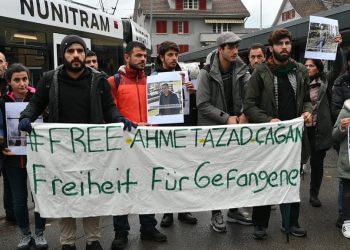 Gazeteci Çağan için İsviçre Göçmenlik Bürosu’nun (SEM) önünde basın açıklaması gerçekleştirildi