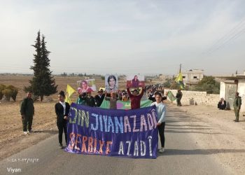 Kobanê Yekitiya Jinên Ciwan’dan Minbic’teki patlamaya karşı yürüyüş