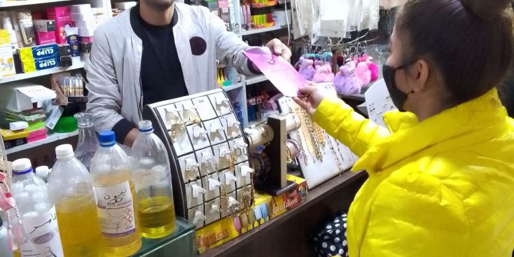 Kadına yönelik şiddete dikkat çekmek amaçlı bildiri dağıtıldı