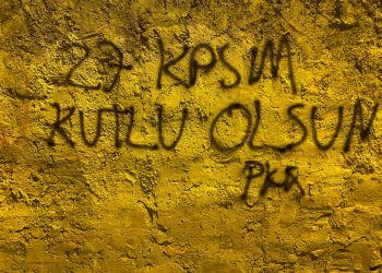 Apo’cu Gençlik, PKK’nin 45. yıldönümünü yazılama yaparak kutladı