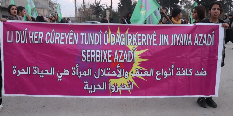 Kobanê’de Genç Kadınlar öncülüğünde gerilla eylemleri kutlandı