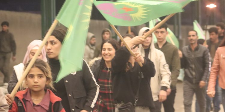 Kobanê’de Genç Kadınlar öncülüğünde gerilla eylemleri kutlandı
