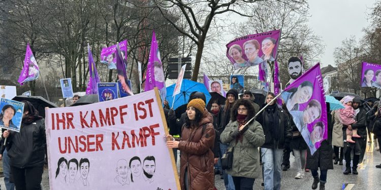 Hamburg’ta Genç kadınlar katliamları kınadı