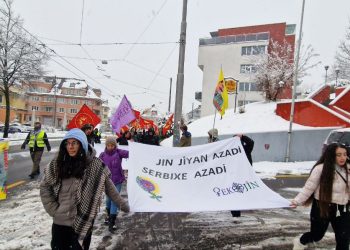 Gençlerden şölen alanına yürüyüş: İmralı’ya bin selam!
