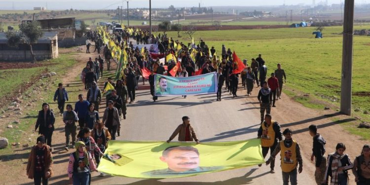Efrîn ve Şehbalı gençler tecridi protesto etti