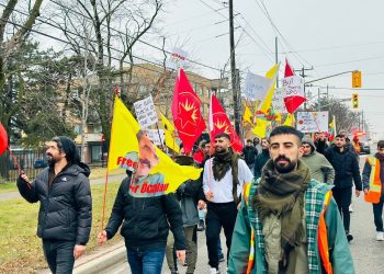 Toronto’da yaşayan Kürdistan’lılar ve dostları tarafından Rojava’ya yönelik saldırılar protesto edildi