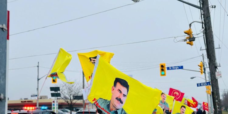 Toronto’da yaşayan Kürdistan’lılar ve dostları tarafından Rojava’ya yönelik saldırılar protesto edildi