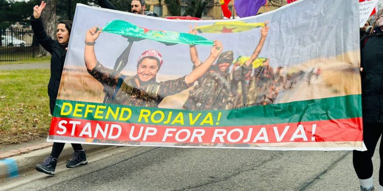 Toronto’da yaşayan Kürdistan’lılar ve dostları tarafından Rojava’ya yönelik saldırılar protesto edildi