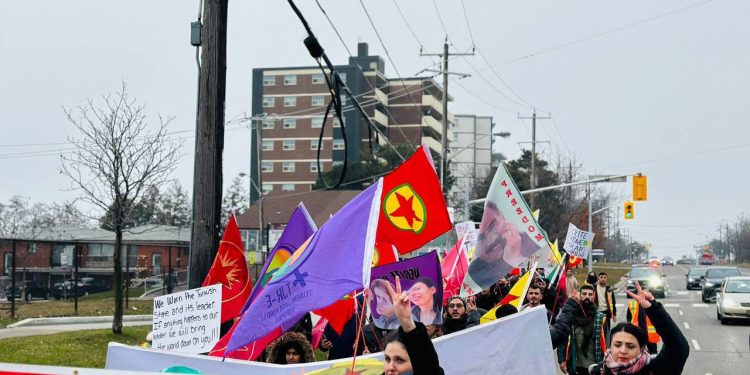 Toronto’da yaşayan Kürdistan’lılar ve dostları tarafından Rojava’ya yönelik saldırılar protesto edildi
