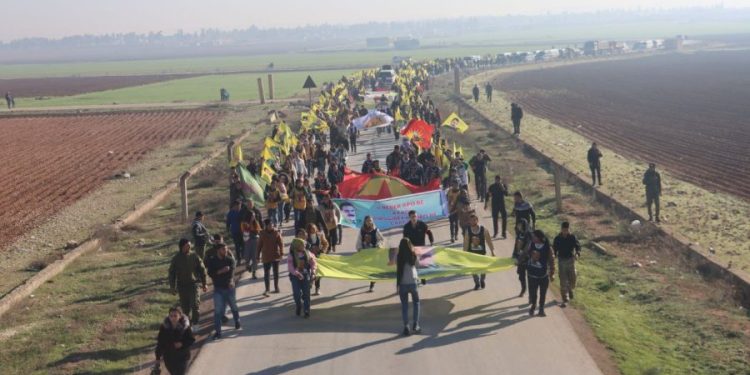 Efrîn ve Şehbalı gençler tecridi protesto etti