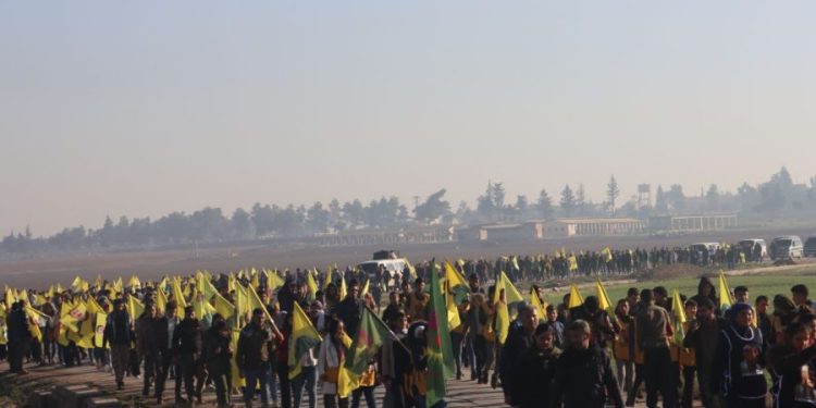 Efrîn ve Şehbalı gençler tecridi protesto etti