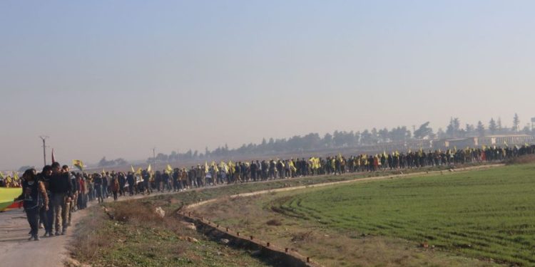 Efrîn ve Şehbalı gençler tecridi protesto etti