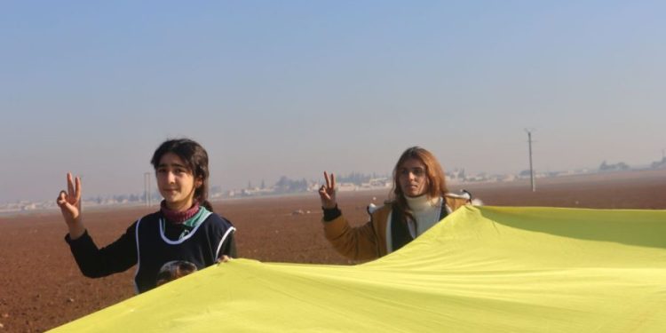 Efrîn ve Şehbalı gençler tecridi protesto etti