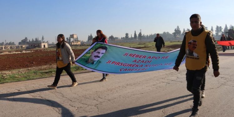 Efrîn ve Şehbalı gençler tecridi protesto etti