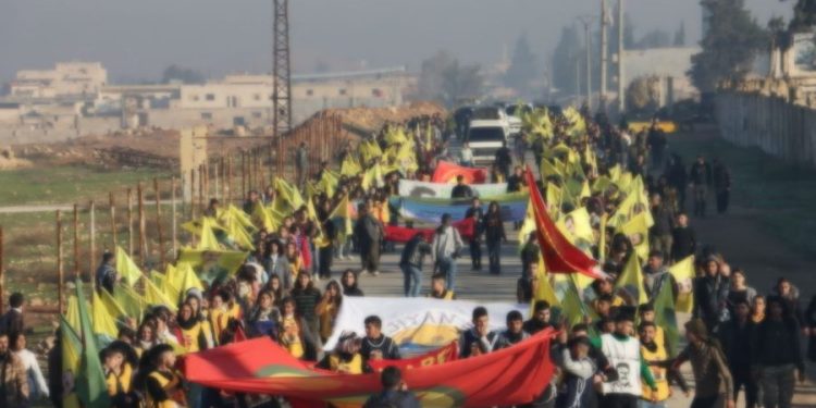 Efrîn ve Şehbalı gençler tecridi protesto etti