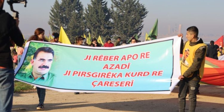 Efrîn ve Şehbalı gençler tecridi protesto etti